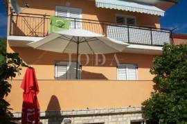 SENJ, kuća sa dva stana, 240 , Senj