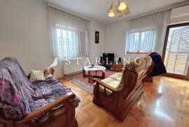 KUĆA + DVORIŠTE, PRODAJA, ZAGREB, GORNJA DUBRAVA, ŽUTI BRIJEG, 300 M2 + 380 M2 DVORIŠTE, 300 , Gornja Dubrava