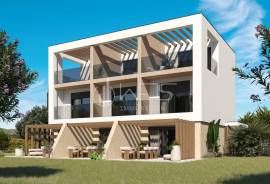 Troetažni stan s okućnicom i pogledom na more, Medulin