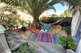 Njivice, apartman u prizemlju blizu plaže, Omisalj