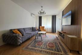 Trosoban renoviran i namješten stan Centar, 74(84) m2, Sarajevo – Centar