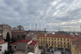 Dvosobni stan 62 m² – Stari grad Rijeka, balkon i pogled, par minuta od Korza, Rijeka