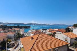 Kuća u Trogiru sa 5 stanova 80 m od mora, 335 , Trogir