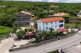 Kuća na prodaju blizu Malinske s pet apartmana, 360 , Malinska