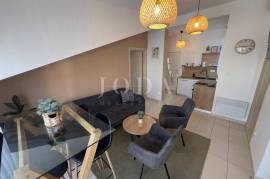 Uređeni apartman u centru Crikvenice, prvi red do mora, Crikvenica