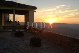 Kamena kuća u nizu Motovun, 250 , Motovun