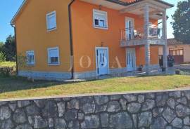 Labin, okolica, obiteljska kuća sa dvije stambene jedinice, 280 , Labin