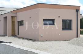 NOVOGRADNJA Lijepa prizemnica sa bazenom,Svetvinčenat okolica, 106 , Svetvinčenat