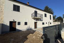 Kompletno renovirana kuća sa 3app,FUNTANA, 170 , Funtana