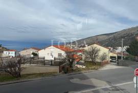 SENJ – 1. kat, pogled na more, novija gradnja, parkirno mjesto, Senj