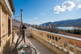 Tribalj, autohtona kuća sa pogledom na jezero, 170 , Vinodolska Općina