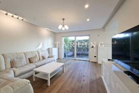 KUĆA, PRODAJA, ZAGREB, BLATO, 320 m2, 6-sobna, 320 , Novi Zagreb - Zapad