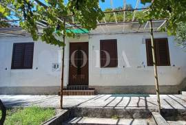 Kamena kuća okružena zelenilom,Labin okolica, 75 , Labin