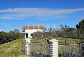 Lijepa opremljena kuća sa 4 građ.parcele 4.200m2,LOBORIKA, 160 , Marčana