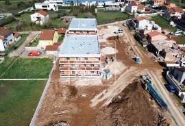 Stan s dvorištem - novogradnja, Pula