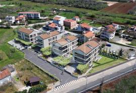Dvosoban stan, Fažana, Istra – zadnji kat, zatvoreni kompleks s bazenom 85 m², Fažana
