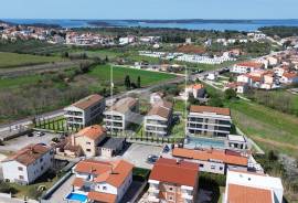 Trosoban stan, Fažana – zatvoreni kompleks s bazenom, 2 parkirna mjesta, open space, Fažana