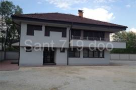 Poslovni objekat na placu 6.600 m2 u Rakovici, 600 , Iznajmljivanje, Ilidža