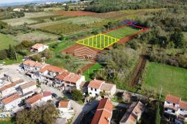 Građevinsko uređeno zemljište na mirnoj i lijepoj lokaciji, Poreč okolica, 3000 , Vižinada