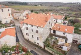 PRODAJA, KAMENA KUĆA ZA ADAPTACIJU, VIŠNJAN, 400 m2, 400 , Visnjan