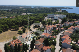Građevinsko zemljište, Sisplac, Pula - dozvola za 4 stambene jedinice, 820 , Pula