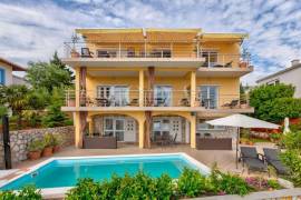 Dramalj-kuca sa 7 apartmana, 350 , Crikvenica