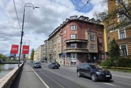 Četverosoban renoviran stan Centar, 73(90)m2, Sarajevo – Centar