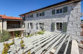 Kamena kuća s pogledom na more, bazenom, saunom i 4 spavaće, 125 , Poreč