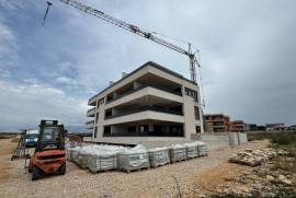 Povljana, otok Pag, 2S+DB, prizemlje sa dvorištem,novogradnja s liftom, Povljana