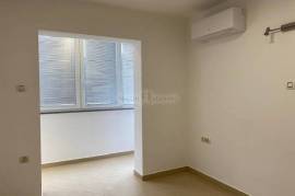 Pobri, izvrstan poslovni prostor s terasom, 40 m2, 40 , Iznajmljivanje, Opatija