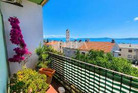 Crikvenica-prostrani stan u centru, Crikvenica