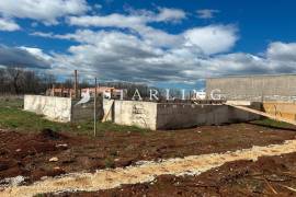 PRODAJA, GRAĐEVINSKI TEREN, 400 M2, S PRAVOMOĆNOM GRAĐEVINSKOM DOZVOLOM, OKOLICA ŽMINJA, 400 , Zminj