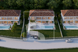 Poreč, tri zemljišta s građevinskim dozvolama i temeljem, 3100 , Poreč