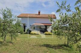 Samostojeća kuća, građevinsko zemljište 4204m2, Loborika, 160 , Marčana