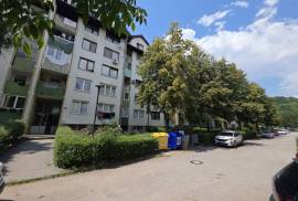 Trosoban renoviran stan Dobrinja, 63 m2, Ilidža