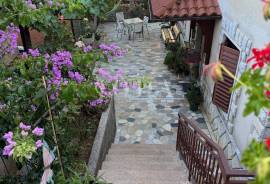 Stan na prvom katu kuće s velikim vrtom – Lovran, Lovran
