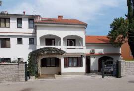Dvojna kuća sa 7 apartmana - Malinska, 472 , Malinska