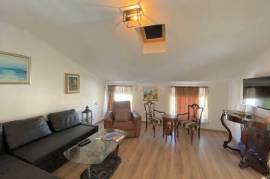 Lovran, 82 m2, 2S+DB, strogi centar, Lovran
