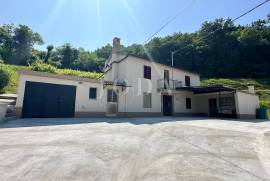Cerovlje, okolica, kuća na mirnoj lokaciji sa velikim građevinskim terenom, 170 , Cerovlje