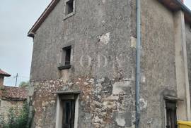 Labin, okolica, starina za adaptaciju sa konobom i garažom, 63 , Labin
