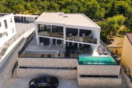 Jadranovo, moderna dvojna kuća s bazenom u roh bau, 135 , Crikvenica
