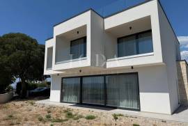 MALINSKA – Moderna vila s bazenom u pripremi, saunom, teretanom i panoramskom krovnom terasom, 330 , Malinska