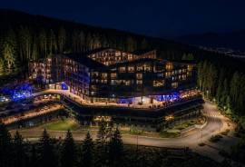 Trosoban stan sa garažom i ostavom Roof Gardens, 66 m2, Istočni Stari Grad