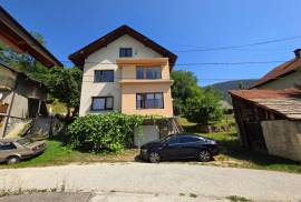 Kuća sa velikim građevinskim potencijalom Nahorevo, 140 m², 140 , Sarajevo – Centar