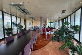 KUĆA S BAZENOM, PRODAJA, ZAGREB, GAJNICE, 1000 m2 NA PARCELI OD 5756 m2, 1000 , Podsused - Vrapče