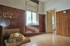 Stan centar, 54m2, 2 spavaće sobe, dvorište, Pula