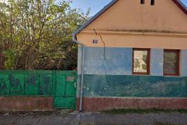 KUĆA S GRAĐEVINSKIM ZEMLJIŠTEM, PETRIJEVCI KOD OSIJEKA, 100 
