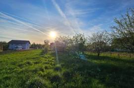 Građevinsko zemljište i 2 kuće (2212 m2) - Stubičke Toplice, 2212 , Stubičke Toplice