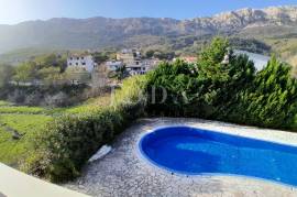 Apartman sa bazenom, Baska