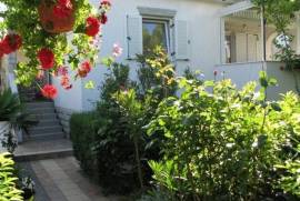 Kuća, Prodaja, Krk, Pinezići,100m2,kuća s dva stana i bazenom, 100 , Krk